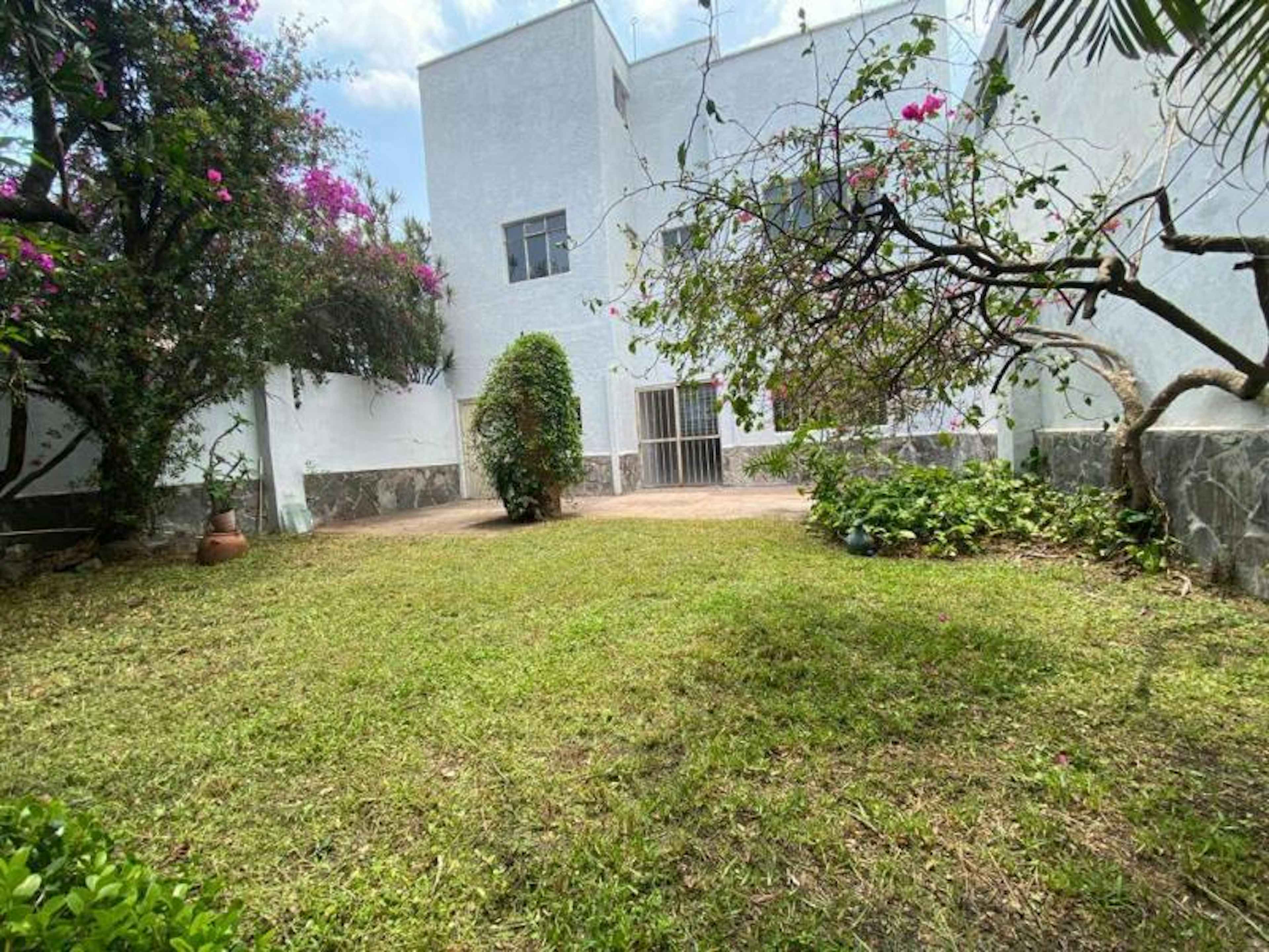 Calle: Av. Arcos 124 Colonia: Arcos Vallarta Municipio: Guadalajara Estado: Jali