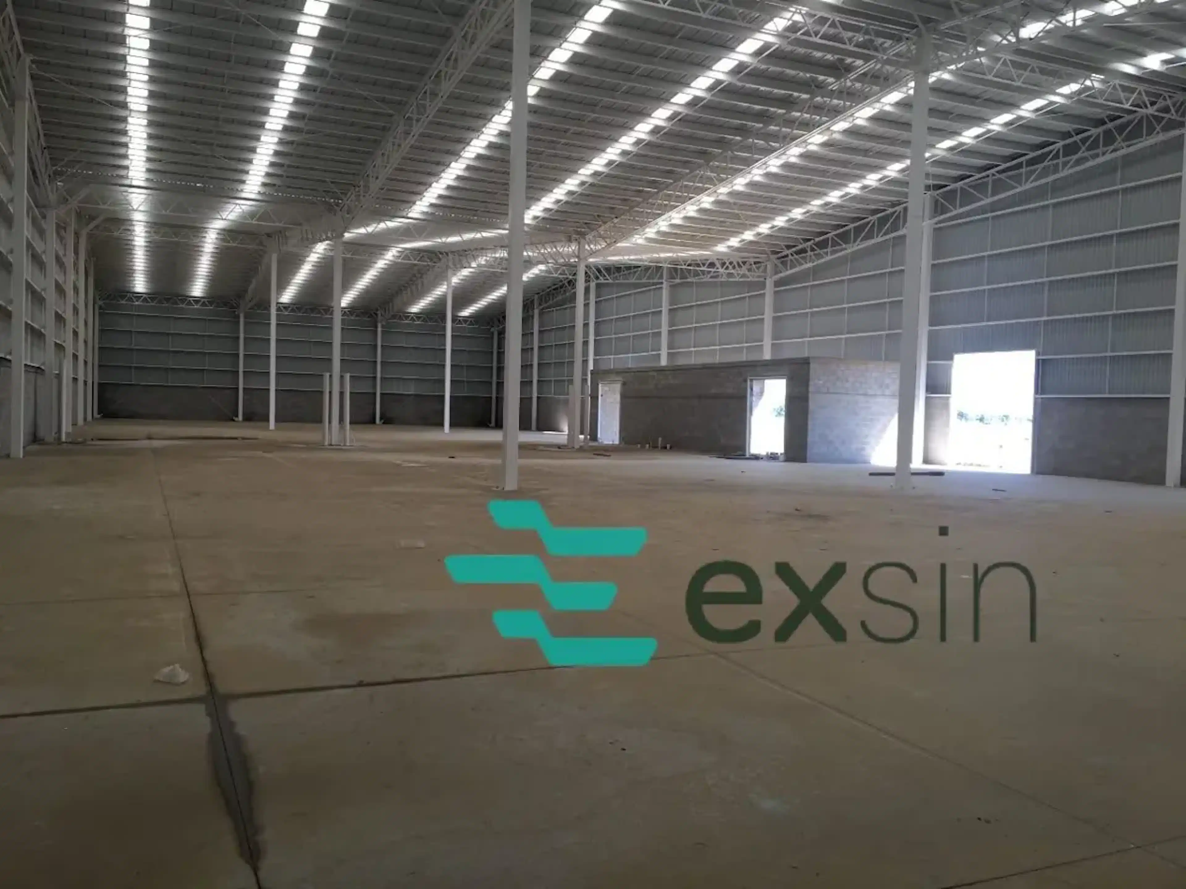 Nave En Comercial En  Venta, Aeropuerto Hermanos Serdán *