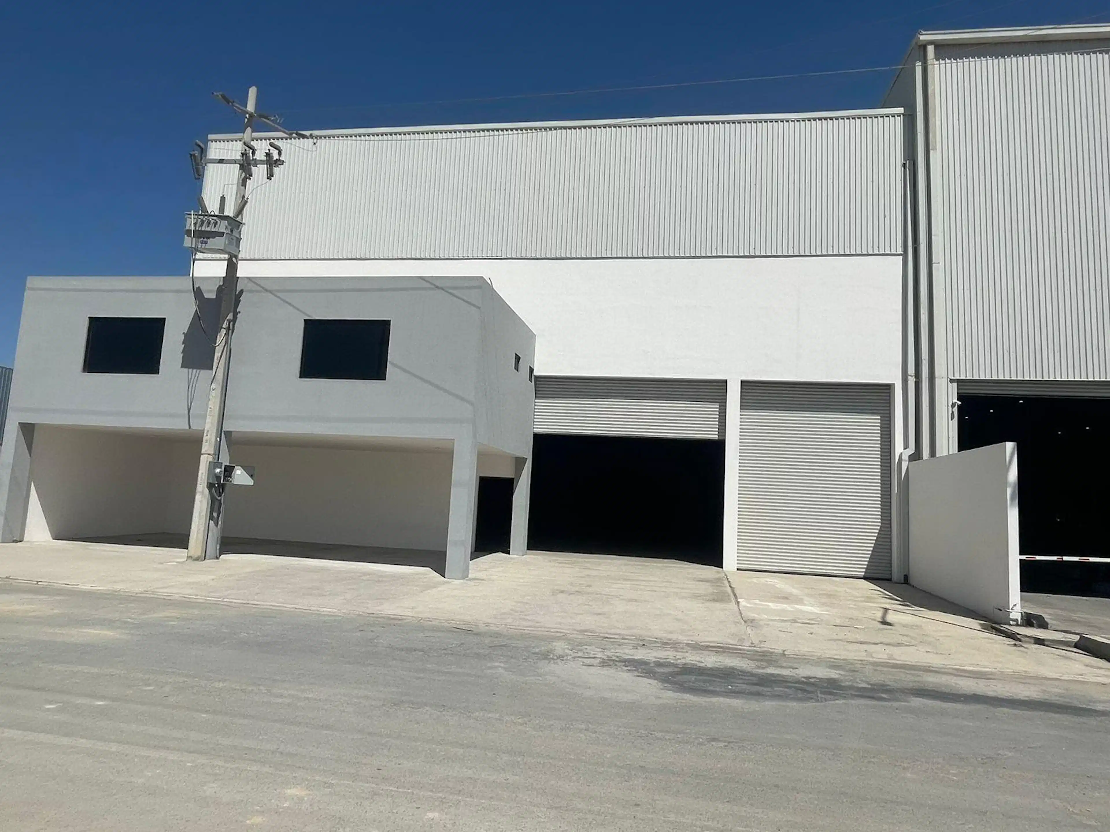 BODEGA EN VENTA EN SANTA CATARINA S/N