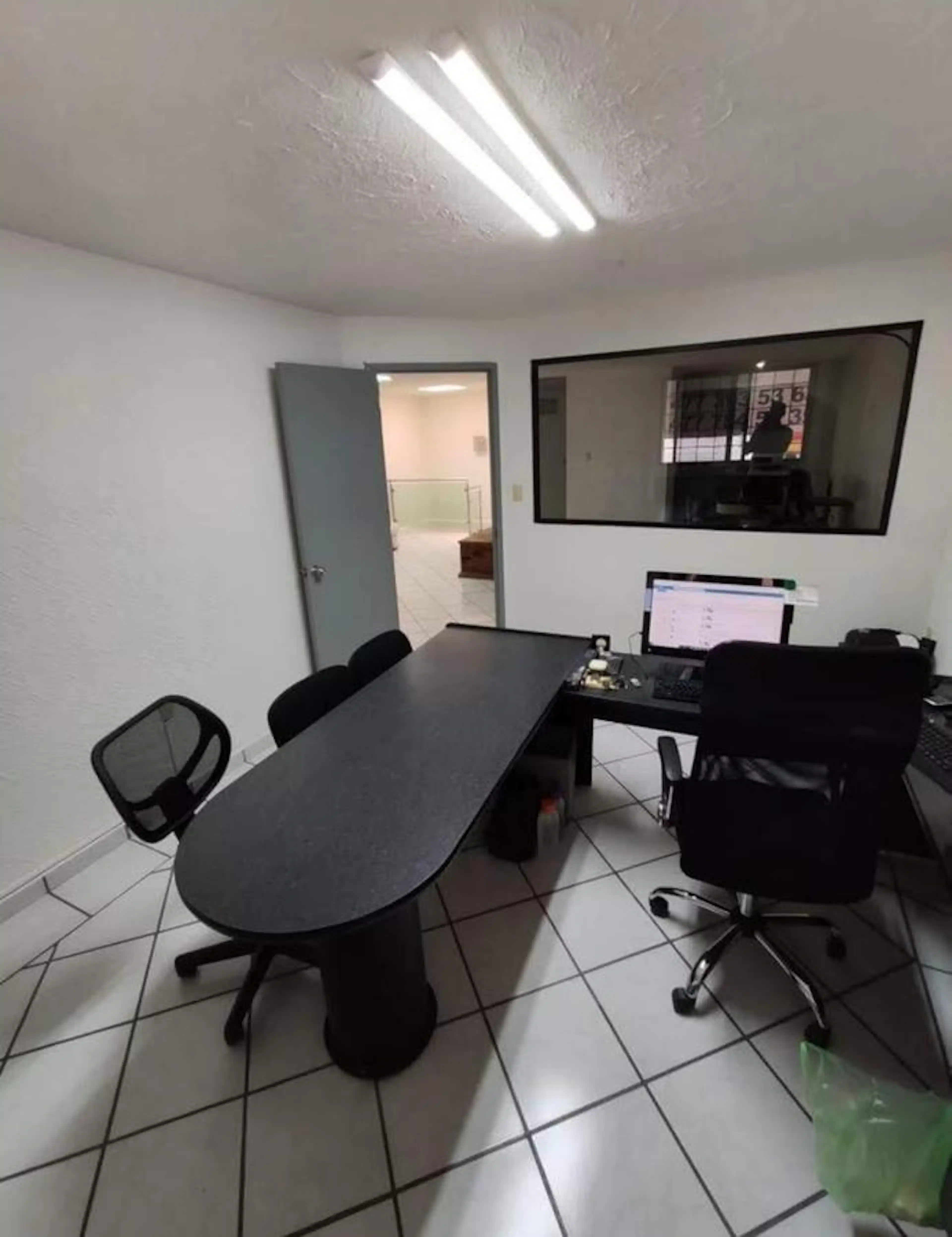 Local Con Oficinas En León Moderno Con Excelente Ubicación  $ 15,000.00 S/n