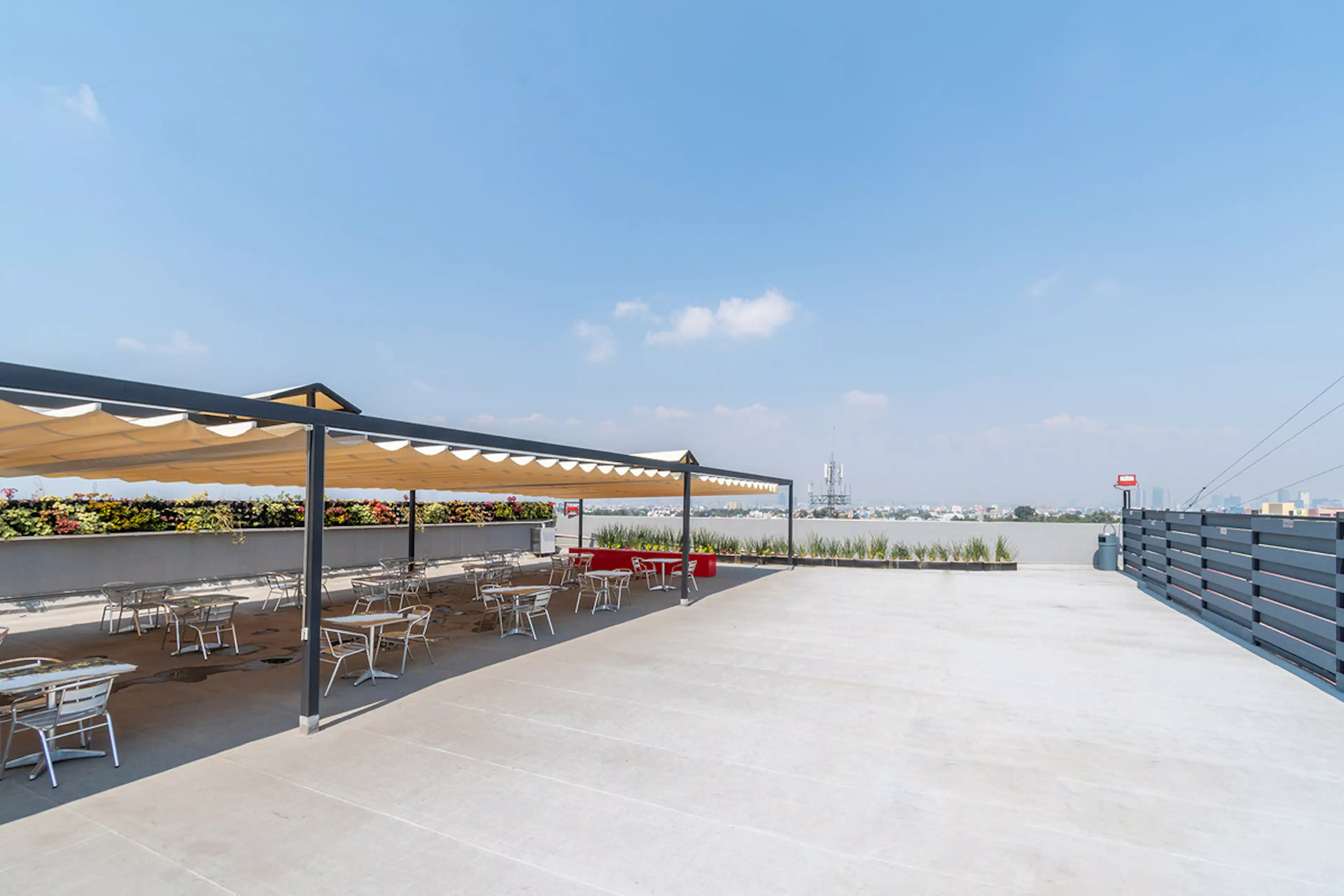 RENTA DE OFICINAS SOBRE Av. PRINCIPAL EN CDMX. - IDEAL PARA CORPORATIVO