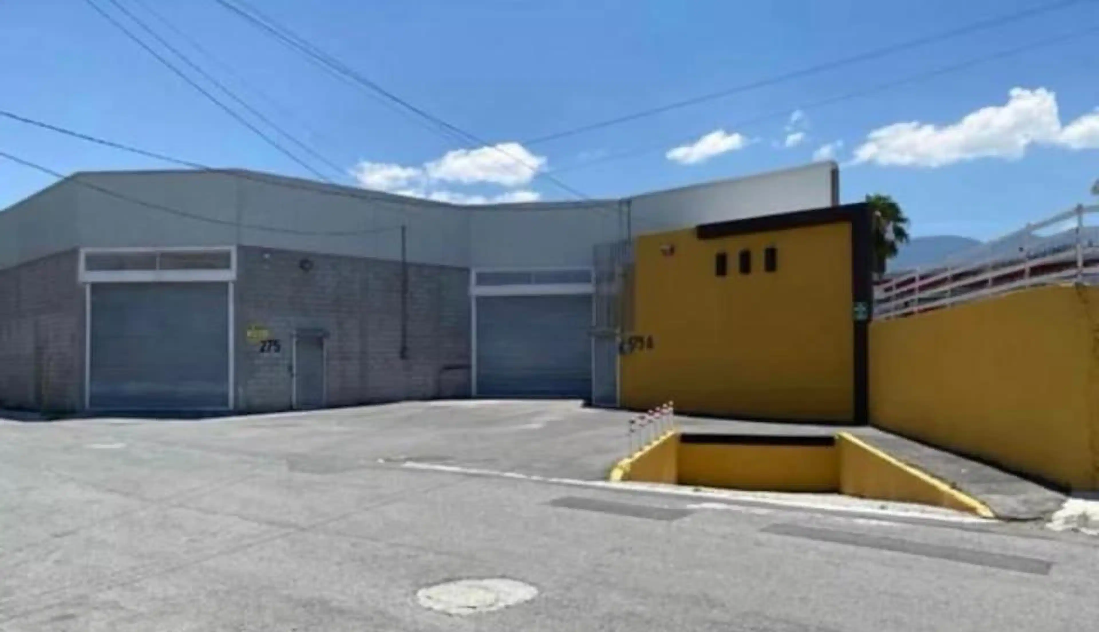 Bodega En Renta Con Oficinas S/n