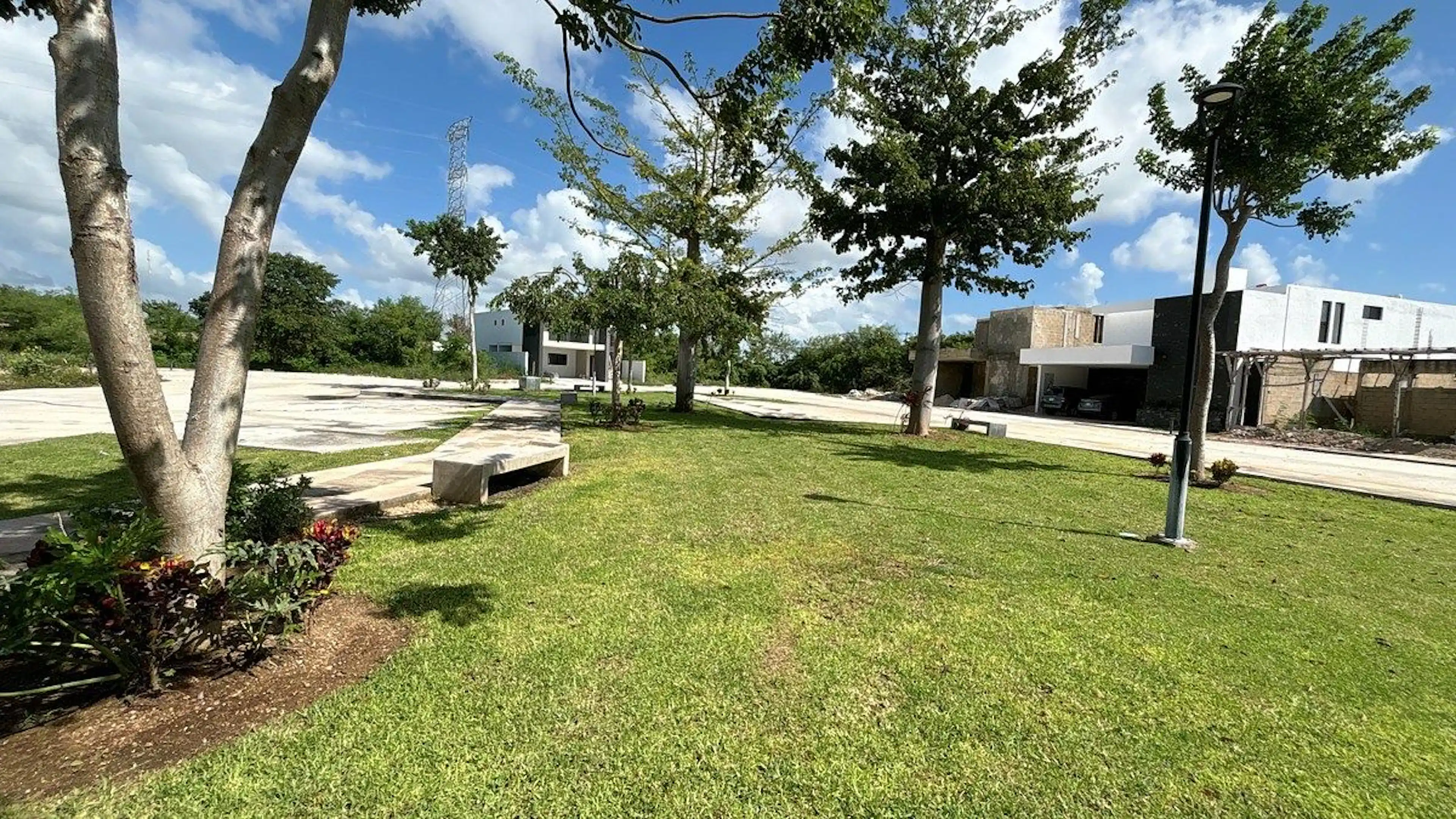 Terreno En Venta Al Norte De Mérida Con 13m De Frente, En Privada Con Amenidades