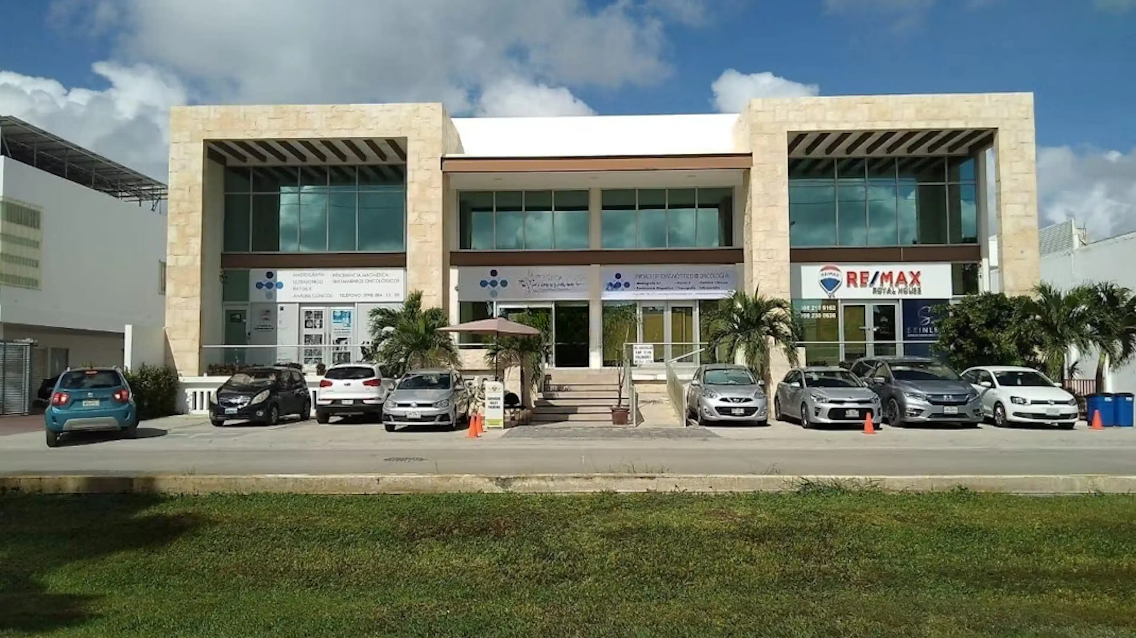 Avenida Huayacán