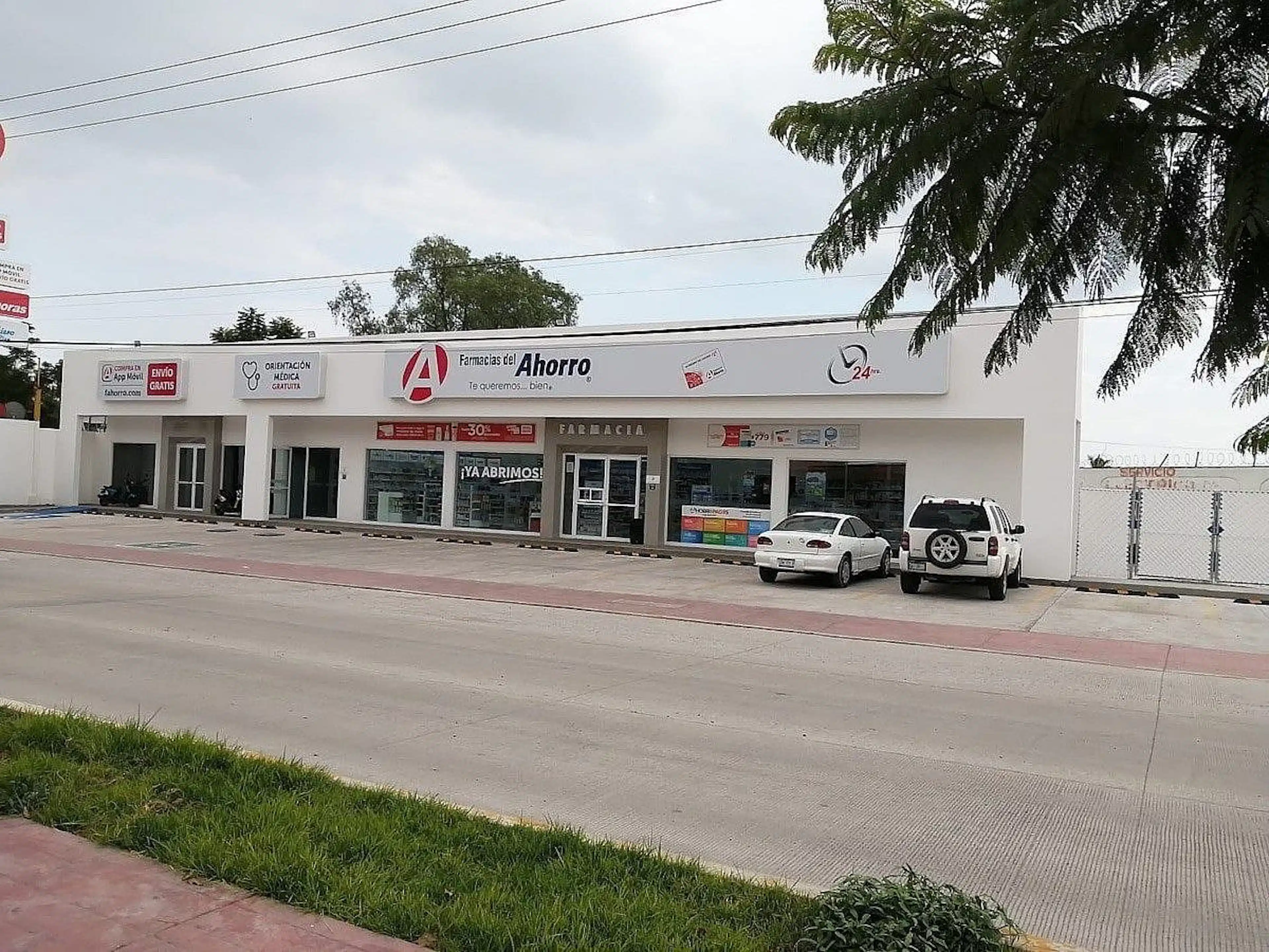 Blvd. Hermenegildo Bustos S/N