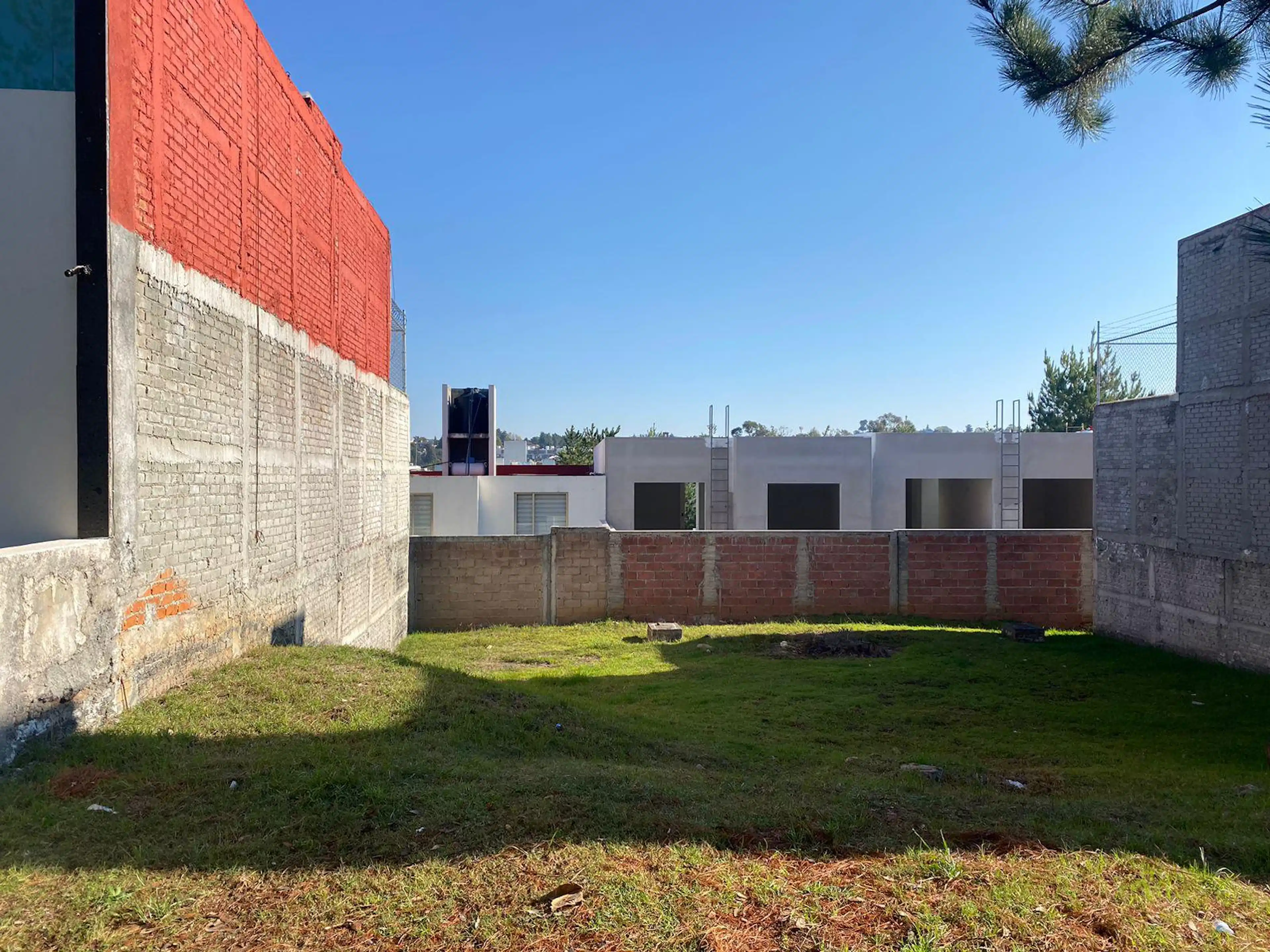 Terreno Venta En Fraccionamiento Privado Zona Boscosa A 5 Minutos Del Centro Comercial Altozano