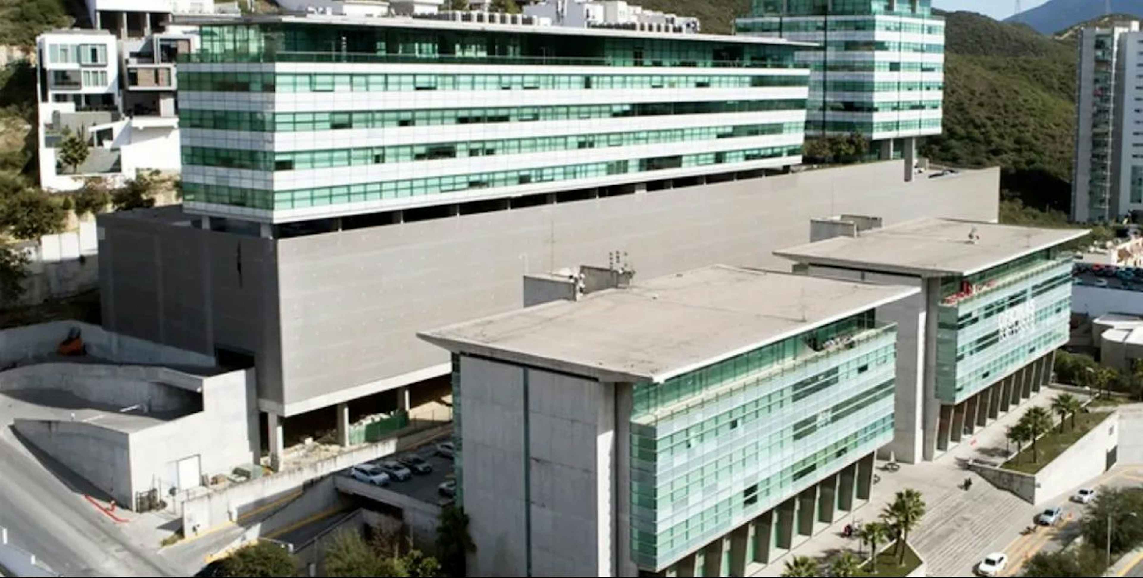 Avenida Lázaro Cárdenas 2225